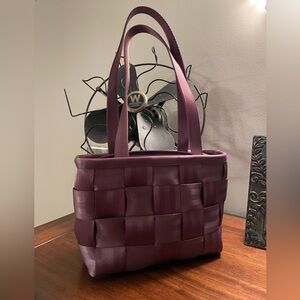 Harvey’s Original Seatbelt Bag, mulberry.